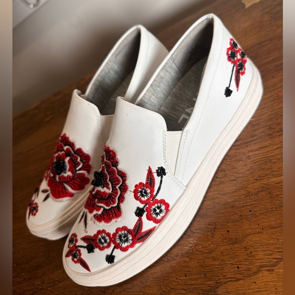 Nine West Onyeka embellished slip on sneakers - Picture 2 of 9